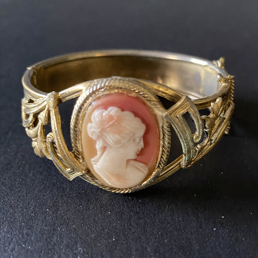 Store Amadeo NYC Cameo Bracelet Hand Carved Resin Vintage Cottagecore Grannycore