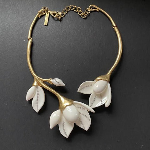 Oscar de la Renta White Flower Necklace