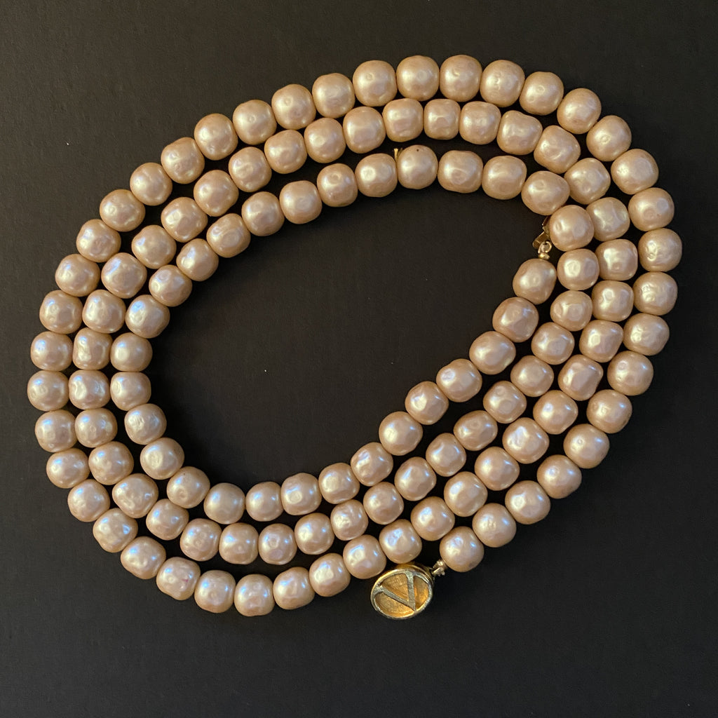 1970s Valentino Pearl Necklace – World of Eccentricity & Charm