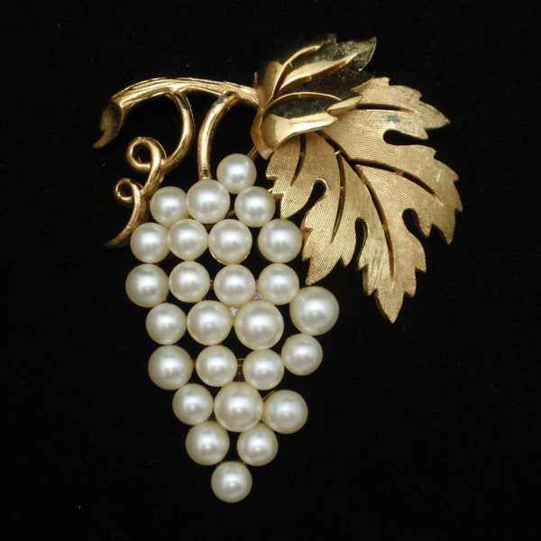 Cluster of Grapes Pin Vintage Trifari Imitation Pearls Brooch – World