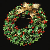 Christmas Wreath Brooch Pin Vintage Xmas Enamel Weiss